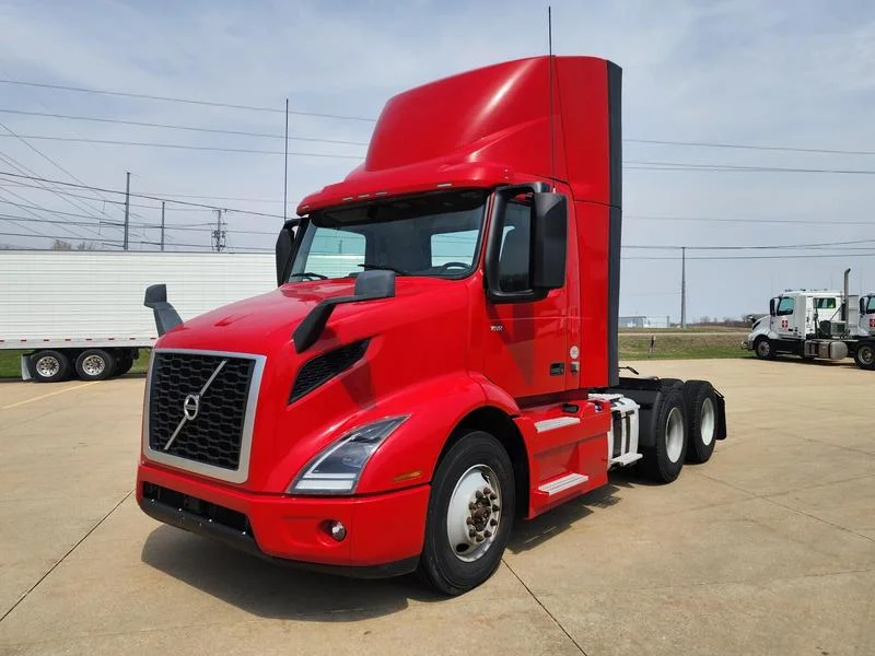 2020 Volvo VNR 640 in Waterloo