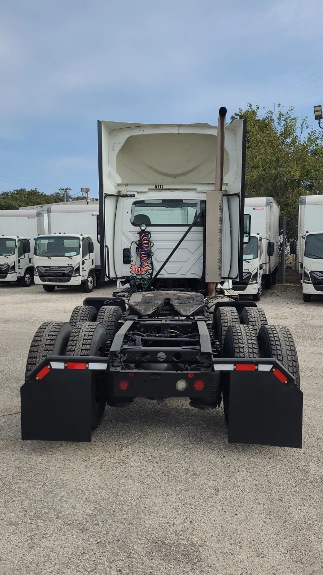 2021 International LT - image 10