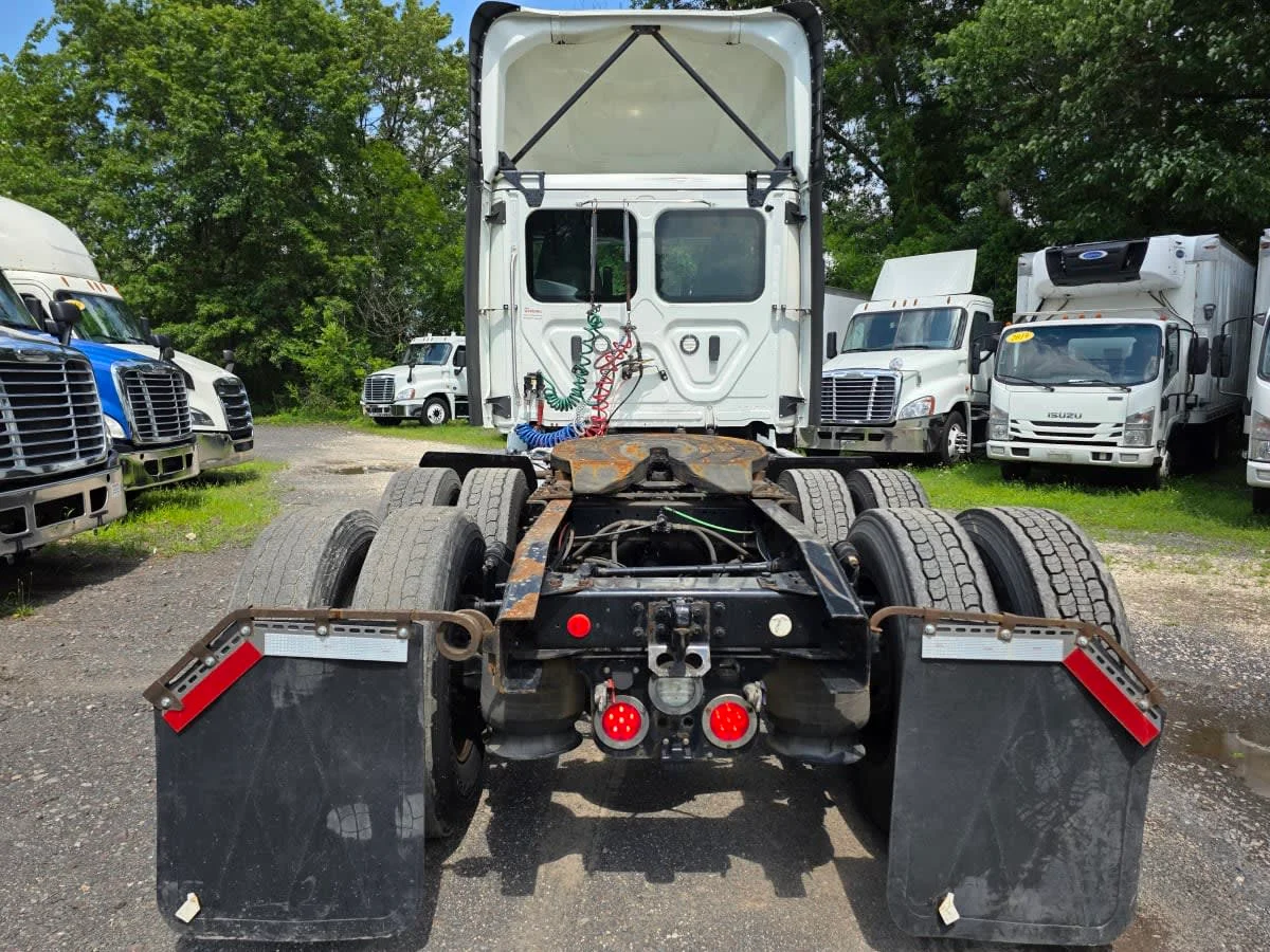 2019 Freightliner Cascadia in Bensalem, PA — photo 5