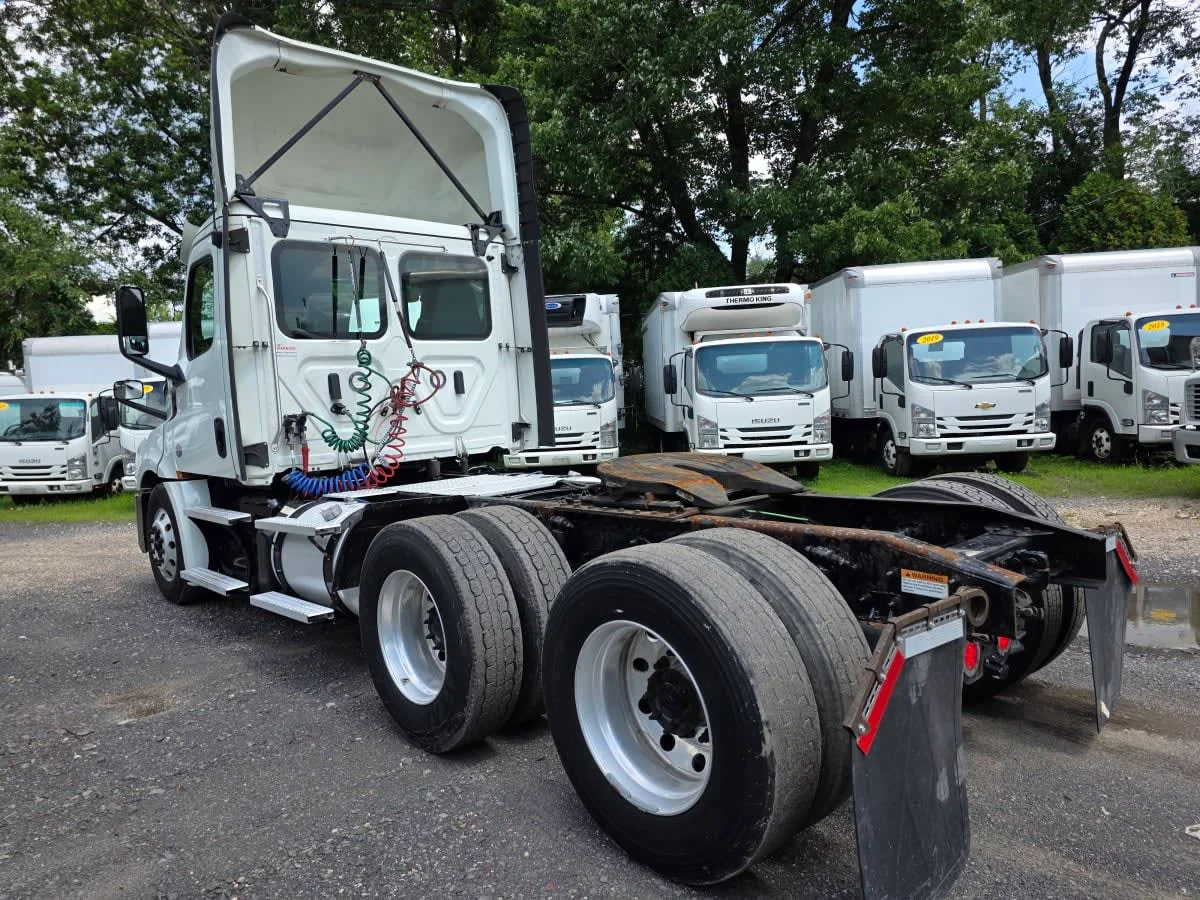 2019 Freightliner Cascadia in Bensalem, PA — photo 6