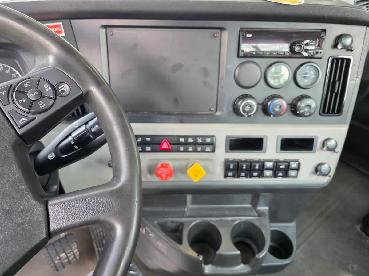 2019 Freightliner Cascadia in Bensalem, PA — photo 9