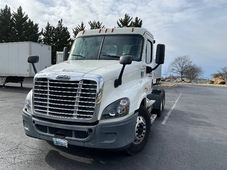 2019 Freightliner Cascadia in Capitol Heights, MD — photo 3