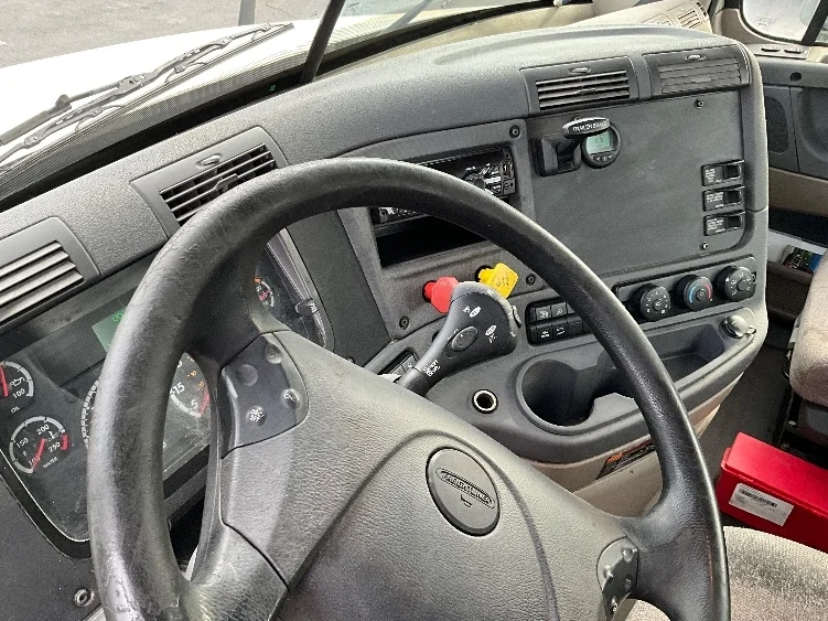 2019 Freightliner Cascadia in Capitol Heights, MD — photo 10