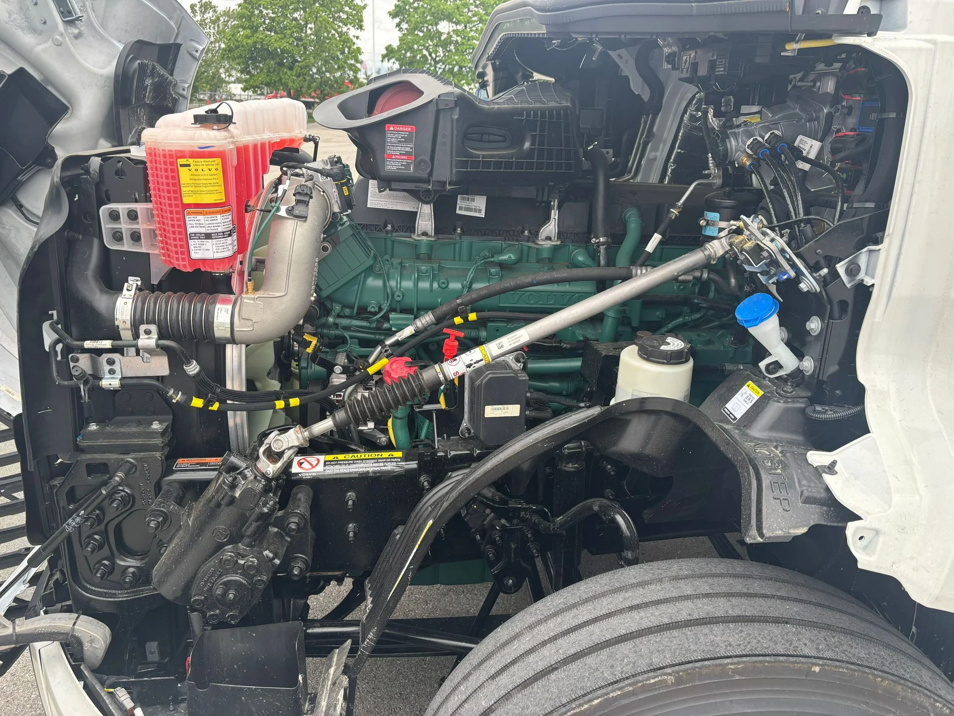 2025 Volvo VNL 300 - image 2