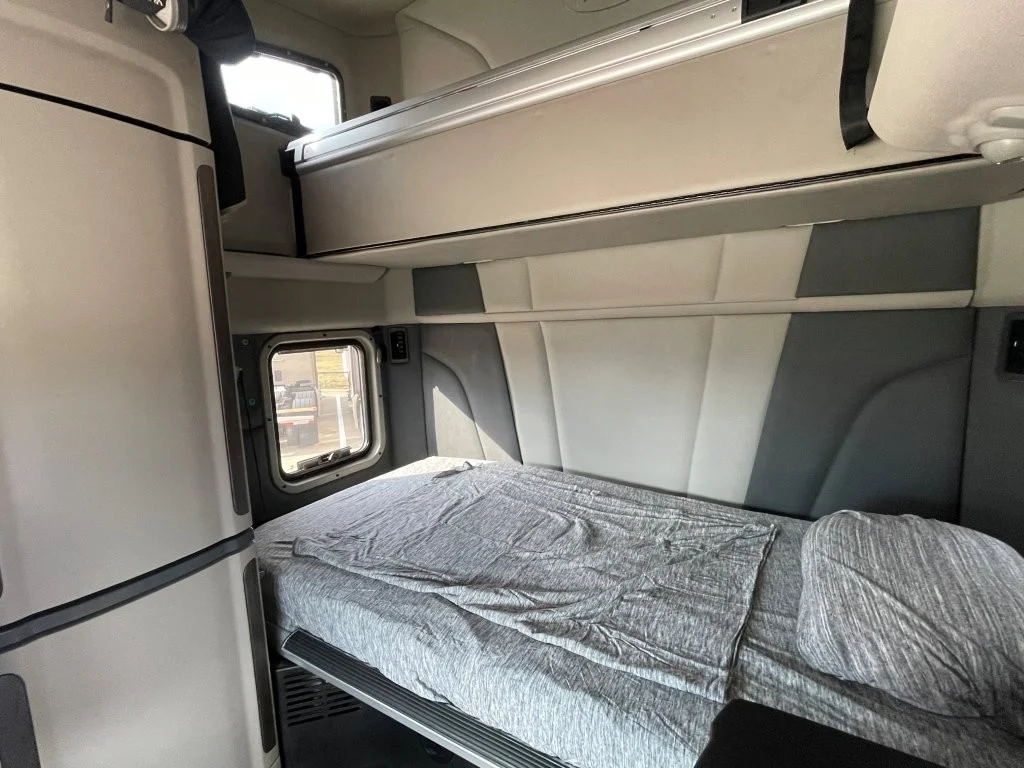 2023 Peterbilt 579 - image 13