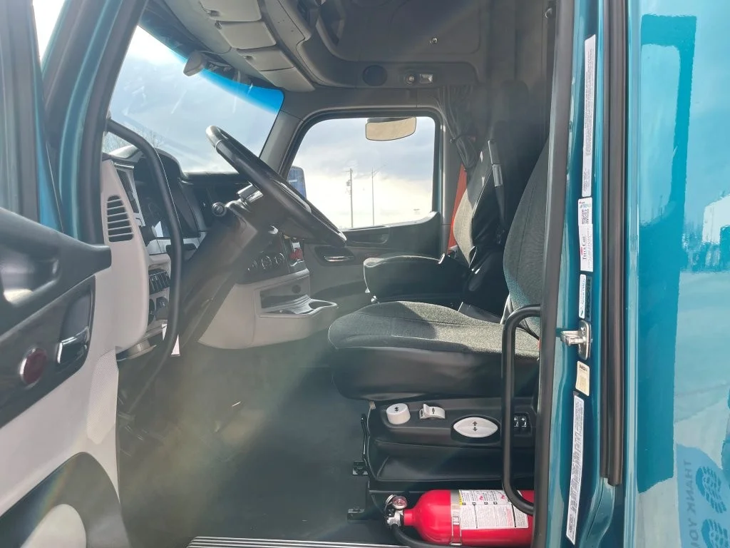2023 Peterbilt 579 - image 10