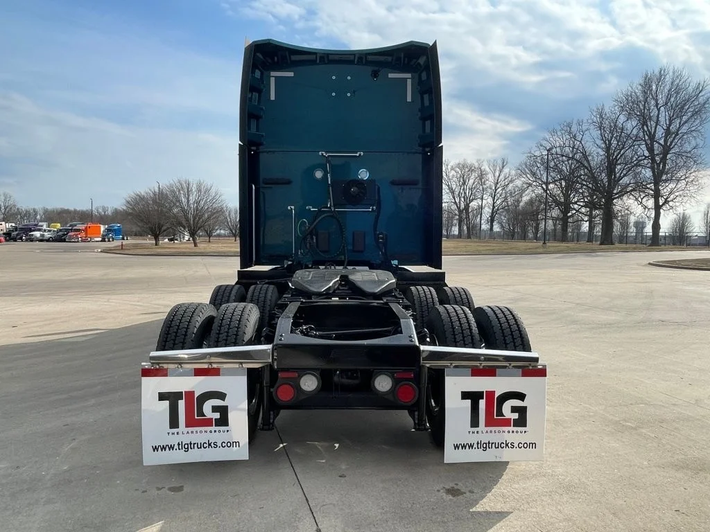 2023 Peterbilt 579 - image 4