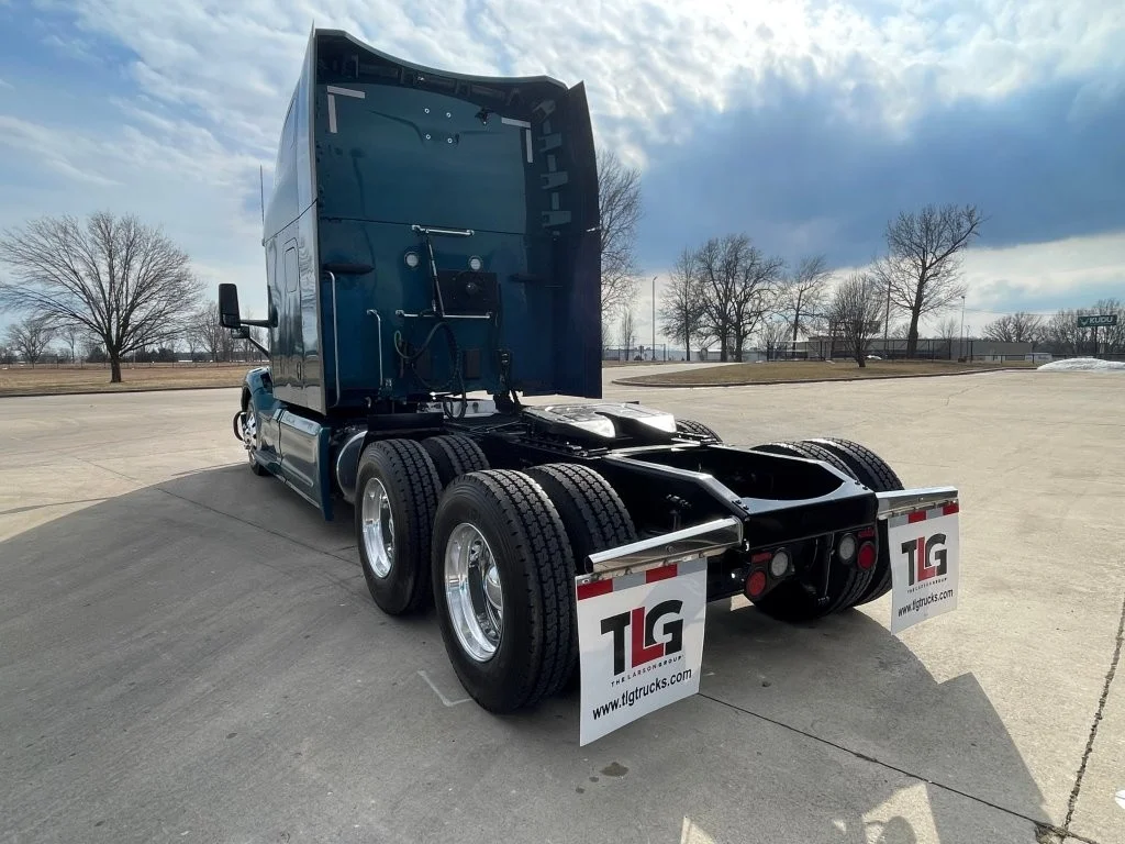 2023 Peterbilt 579 - image 3