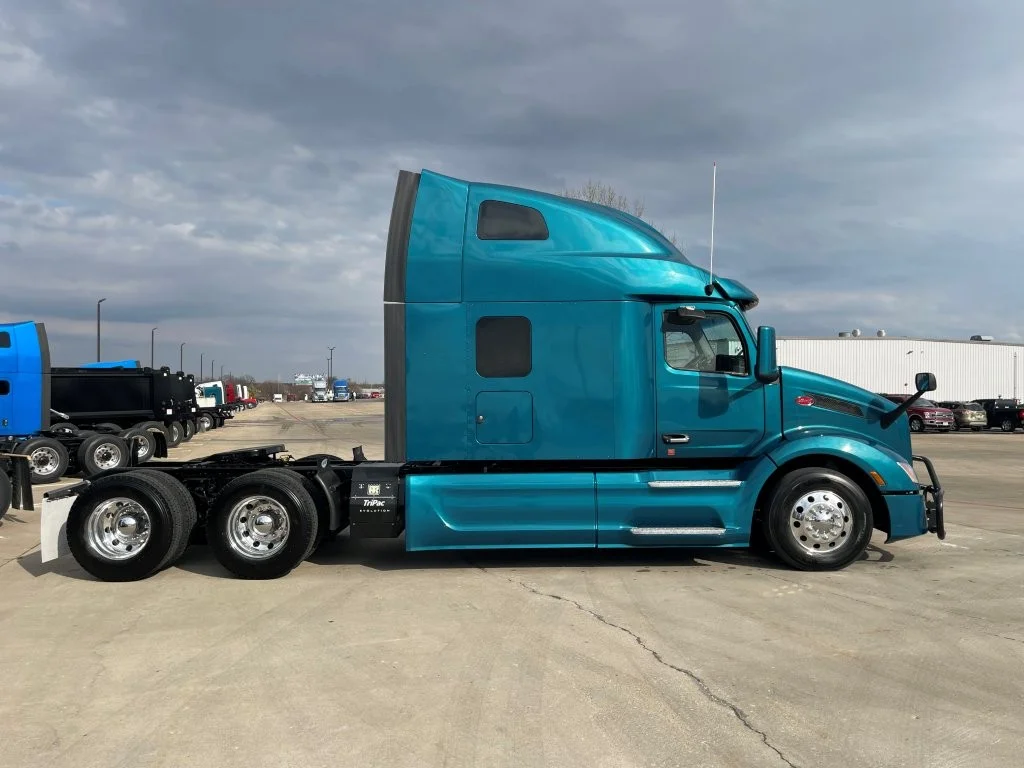 2023 Peterbilt 579 - image 6