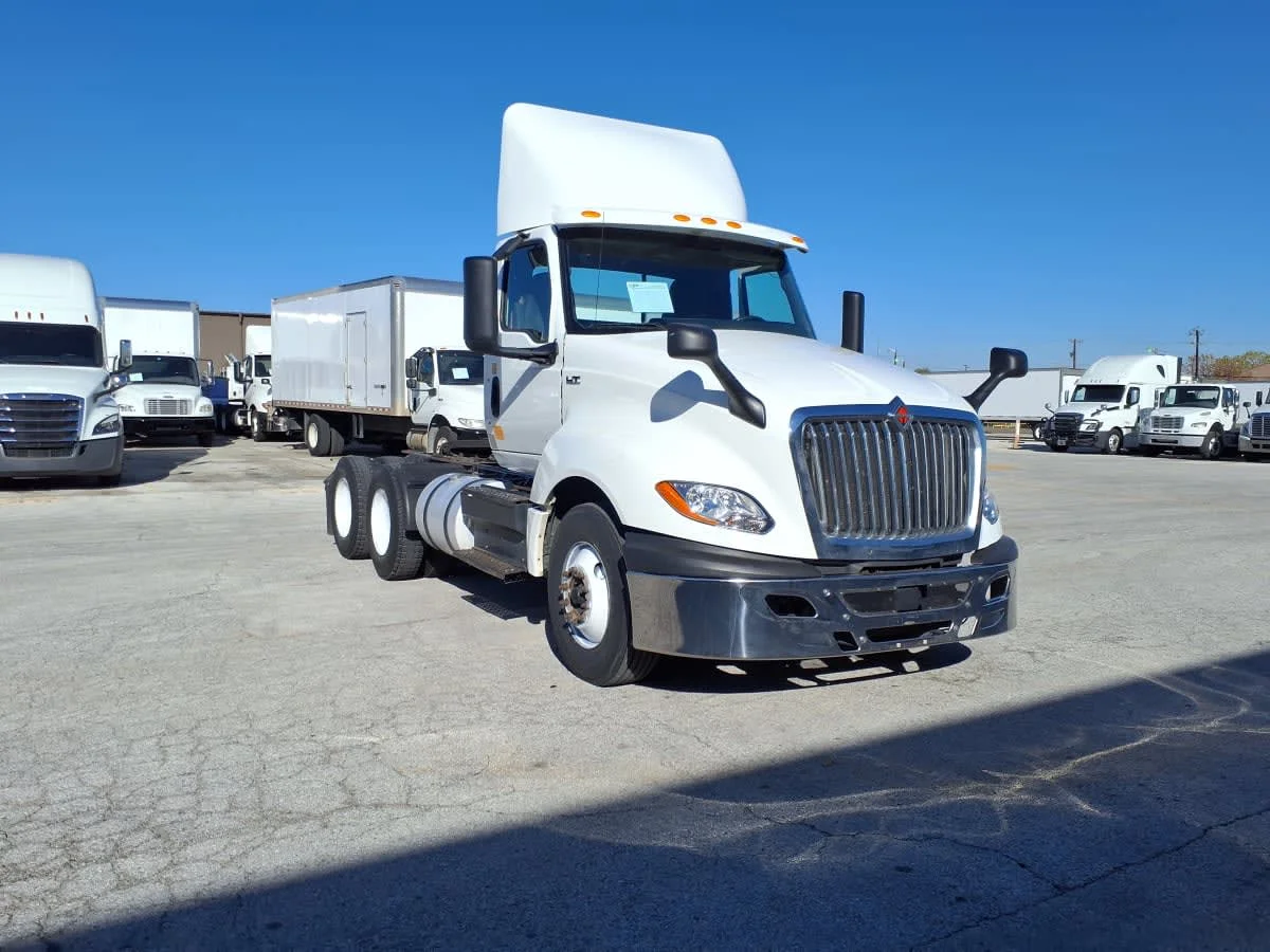 2019 International LT in Fort Worth, TX — photo 3