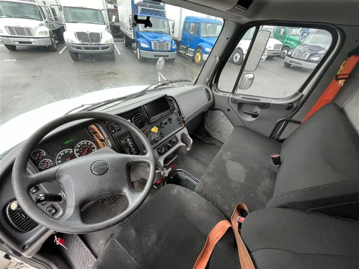 2020 Freightliner M2 106 in Beltsville, MD — photo 8