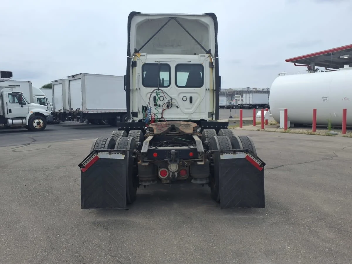 2021 Freightliner Cascadia in Taylor, MI — photo 5