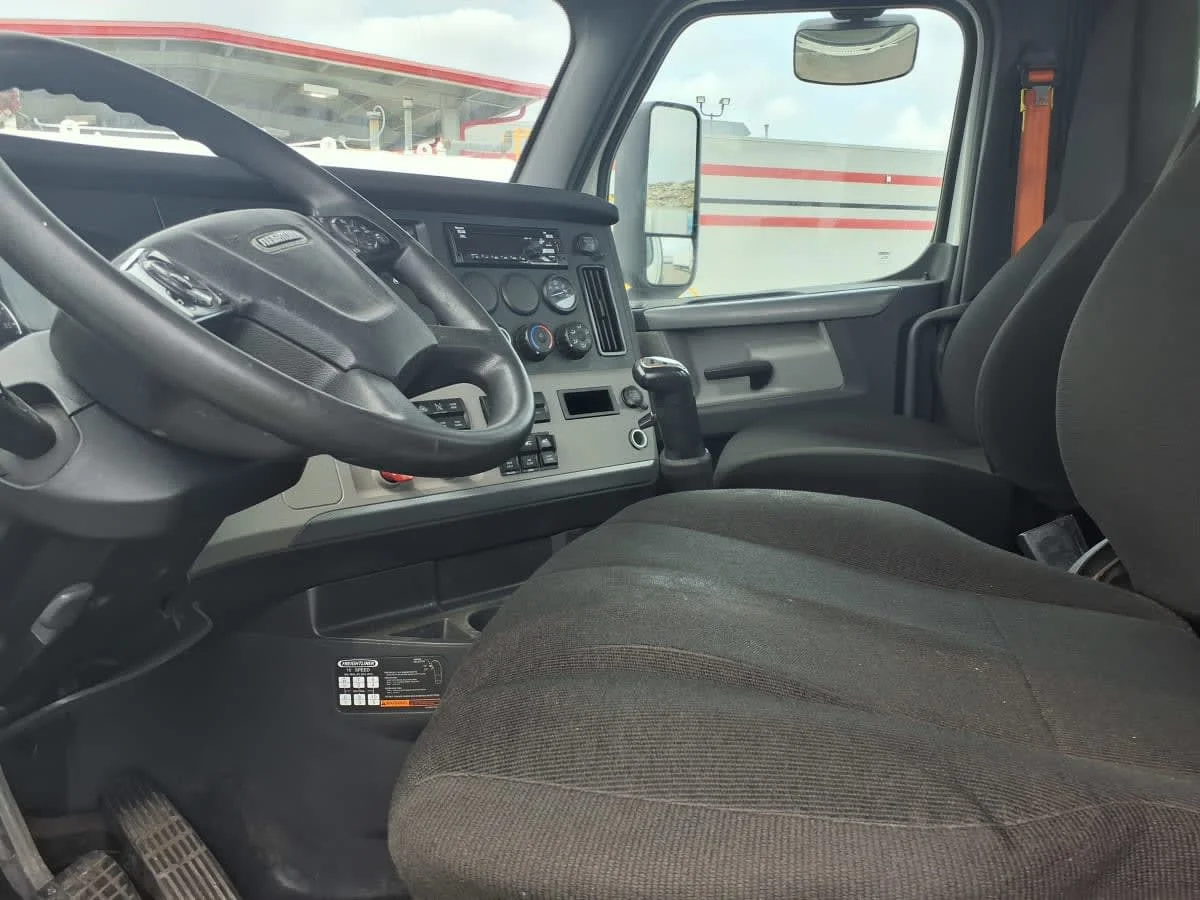 2021 Freightliner Cascadia in Taylor, MI — photo 7