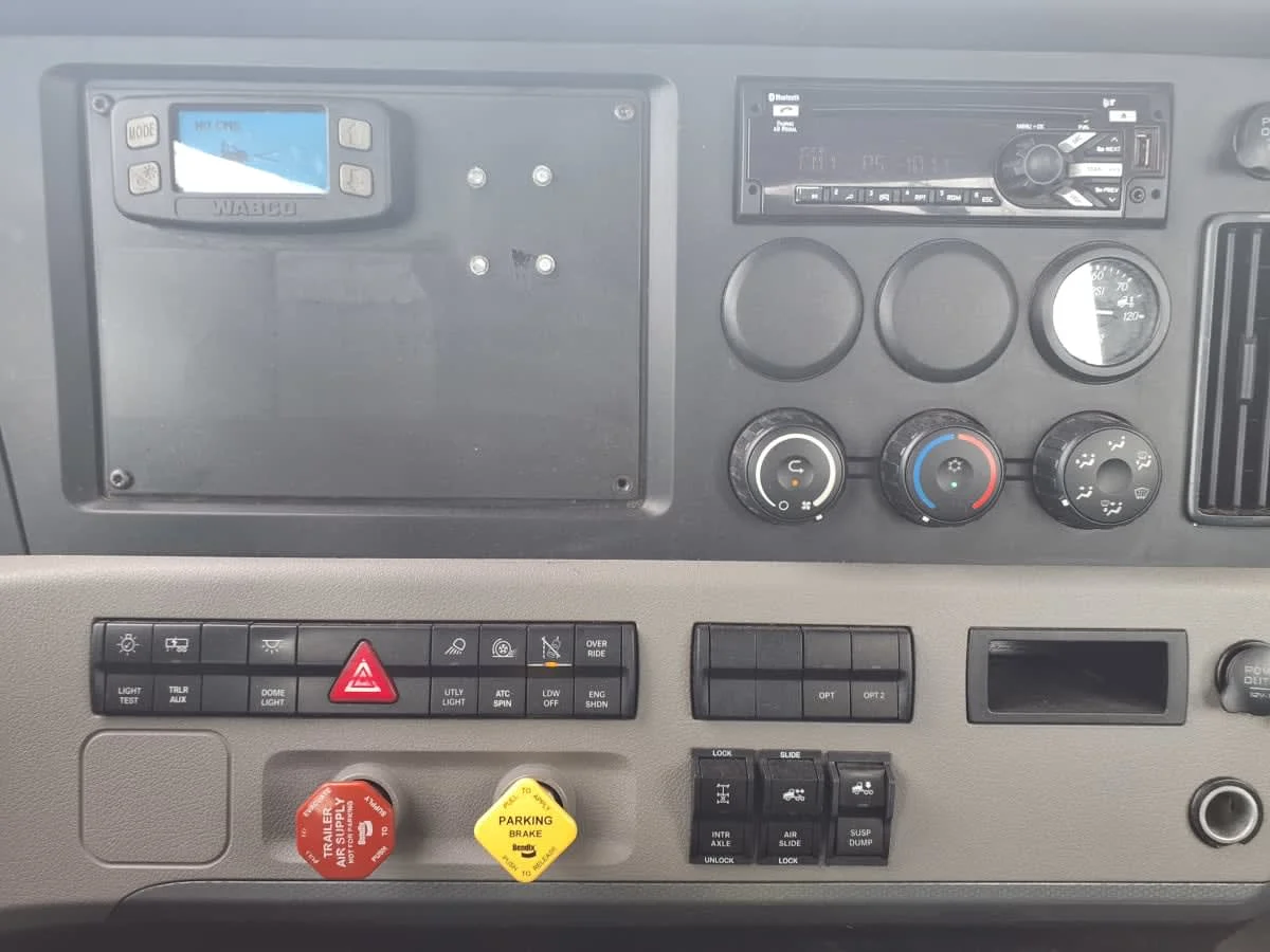 2021 Freightliner Cascadia in Taylor, MI — photo 10