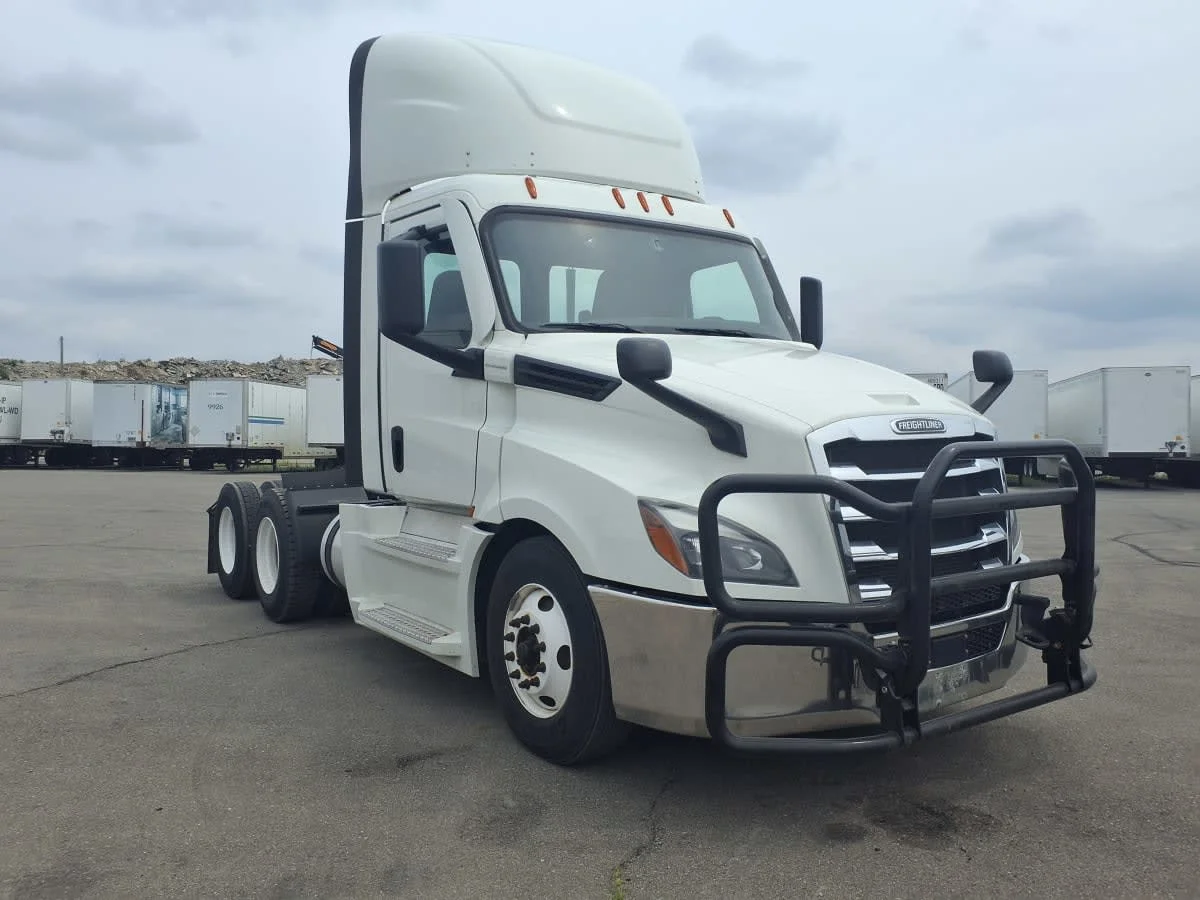2021 Freightliner Cascadia in Taylor, MI — photo 3