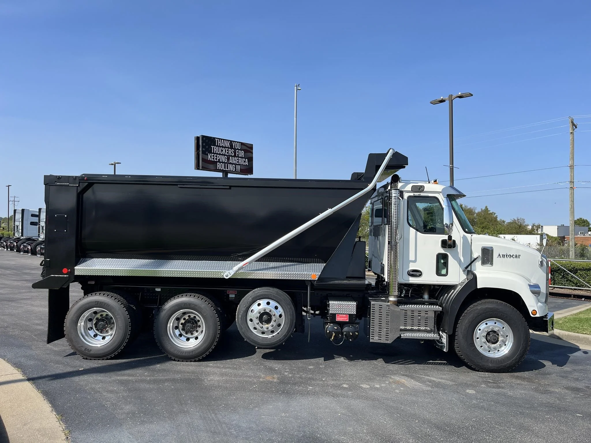 2024 Autocar DC-64 in La Vergne, TN — photo 2