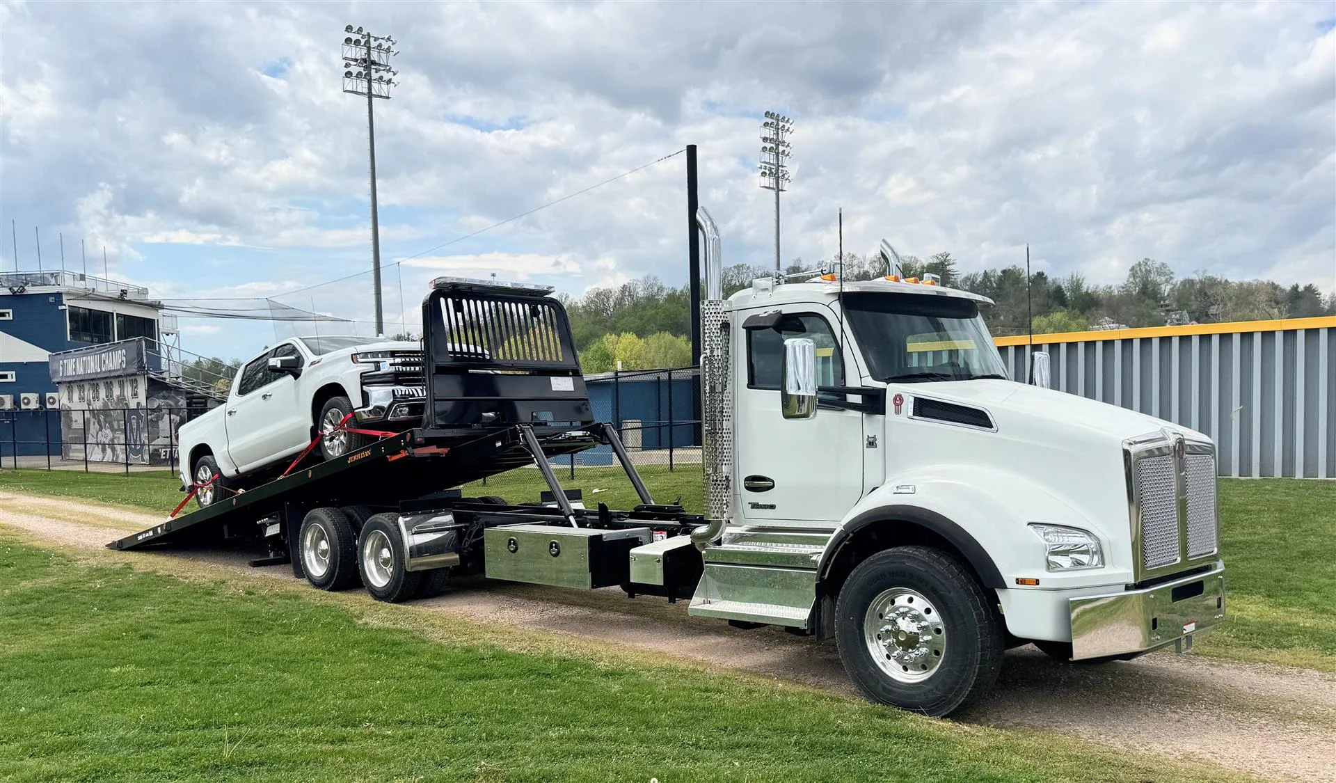 2025 Kenworth T880 in London, OH — photo 17