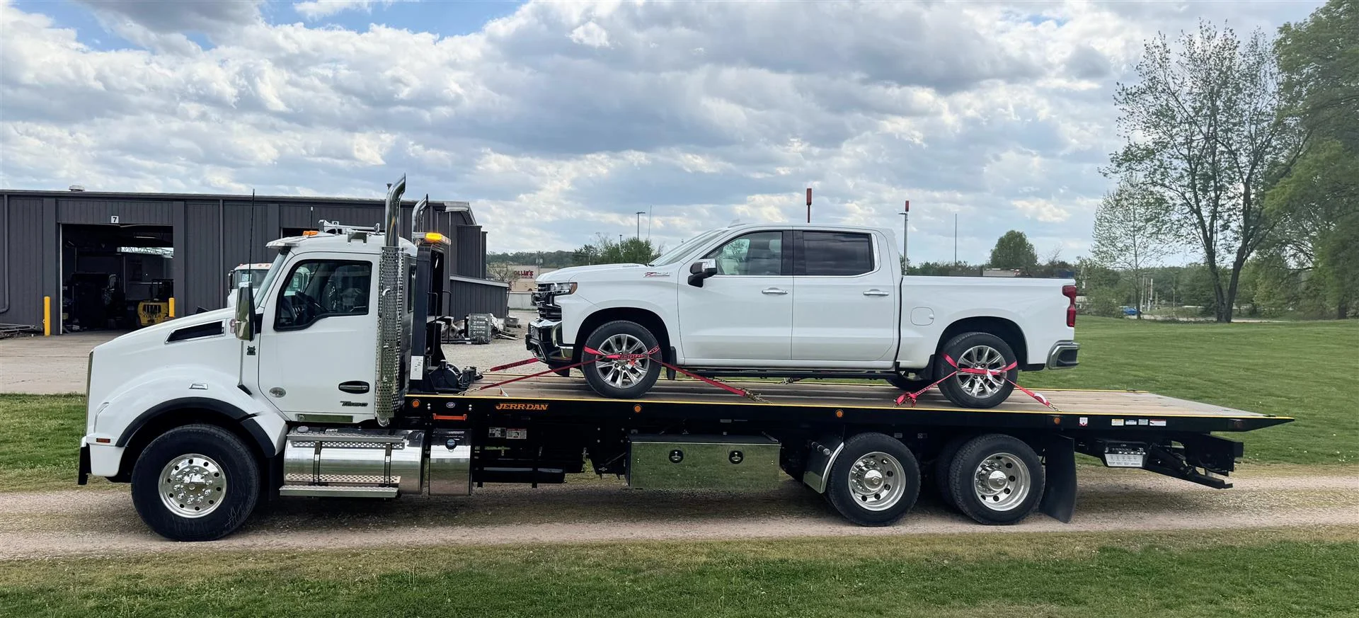 2025 Kenworth T880 in London, OH — photo 8