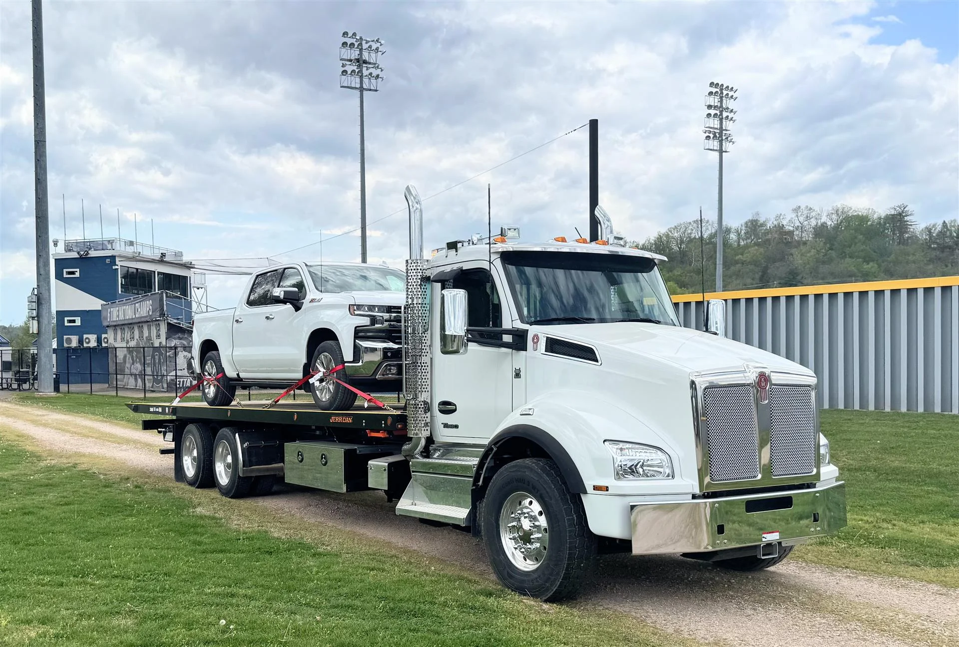 2025 Kenworth T880 in London, OH — photo 2