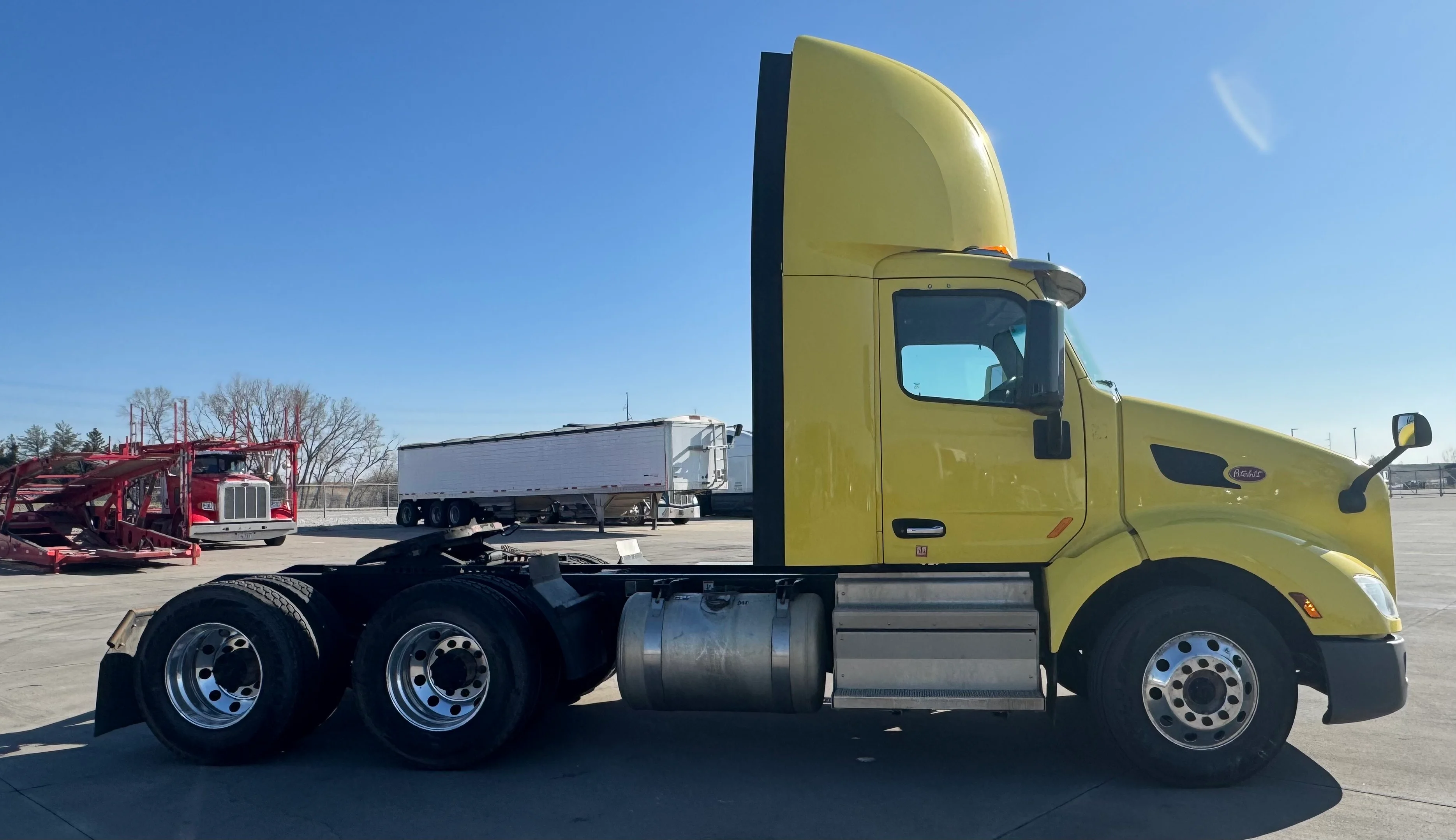 2021 Peterbilt 579 - image 3