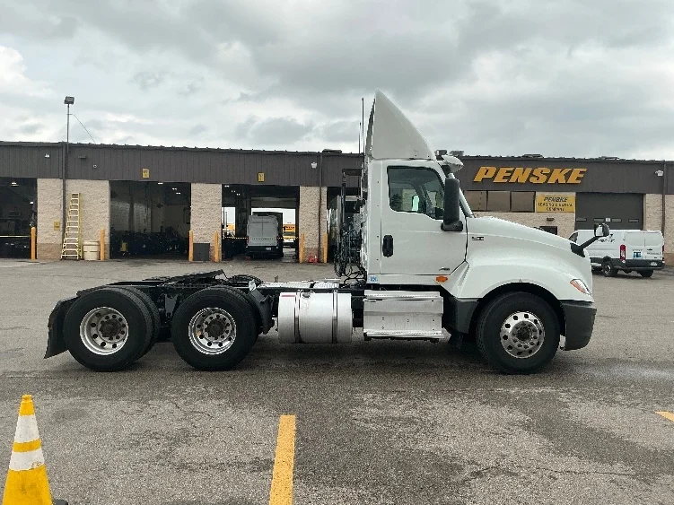 2019 International LT in Piqua, OH — photo 8