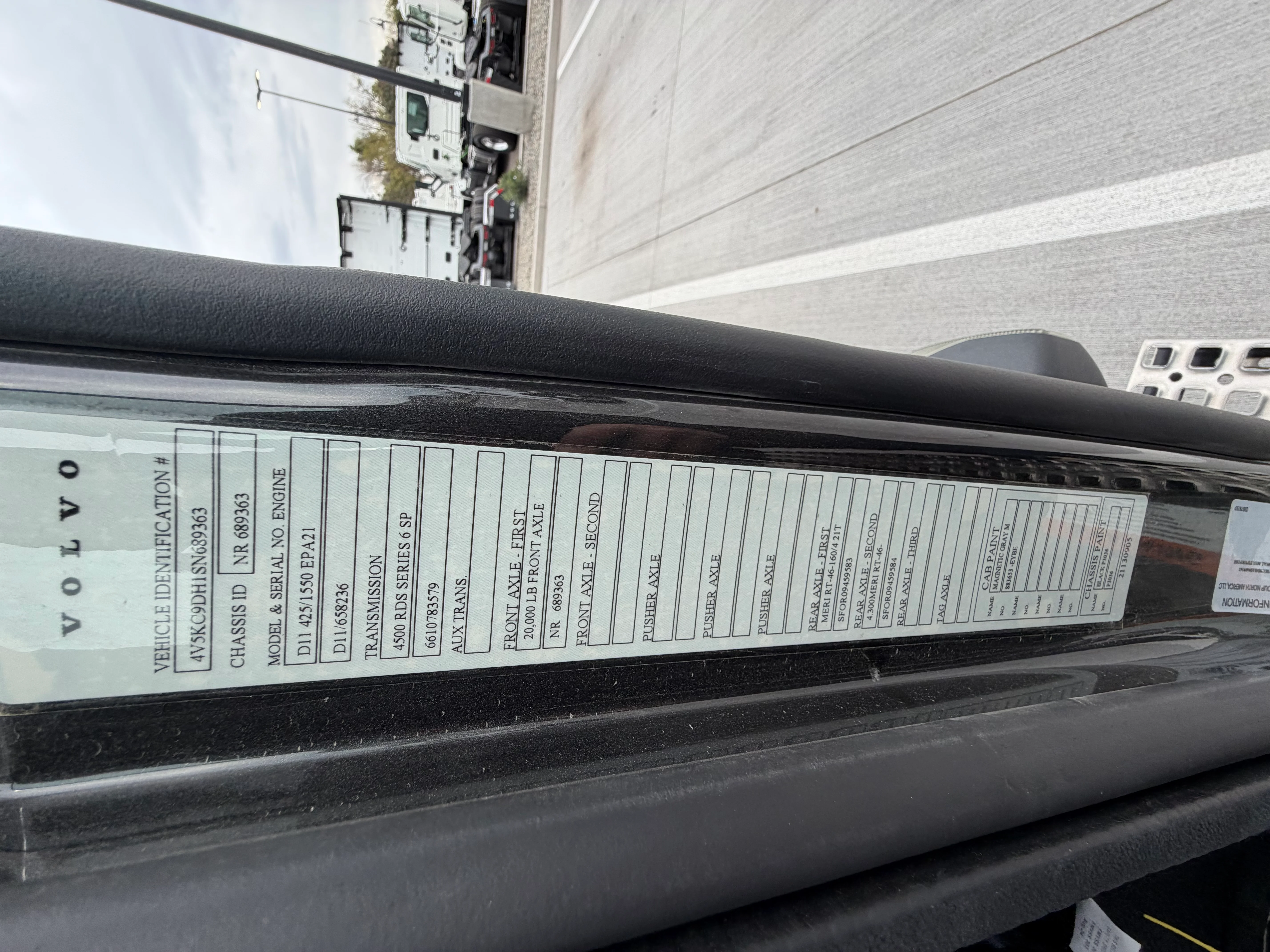 2025 Volvo VHD 300 in Tolleson, AZ — photo 12