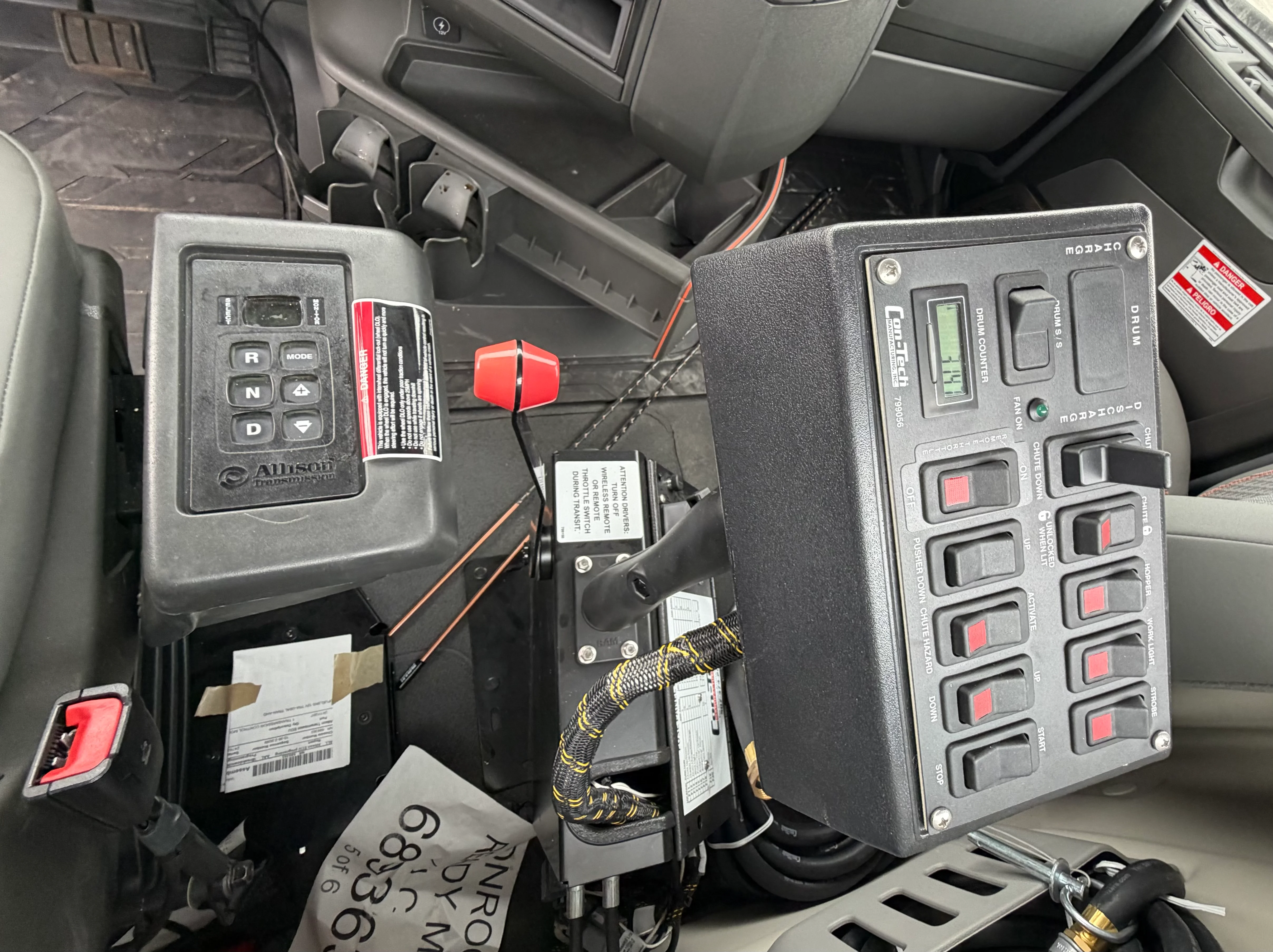 2025 Volvo VHD 300 in Tolleson, AZ — photo 10