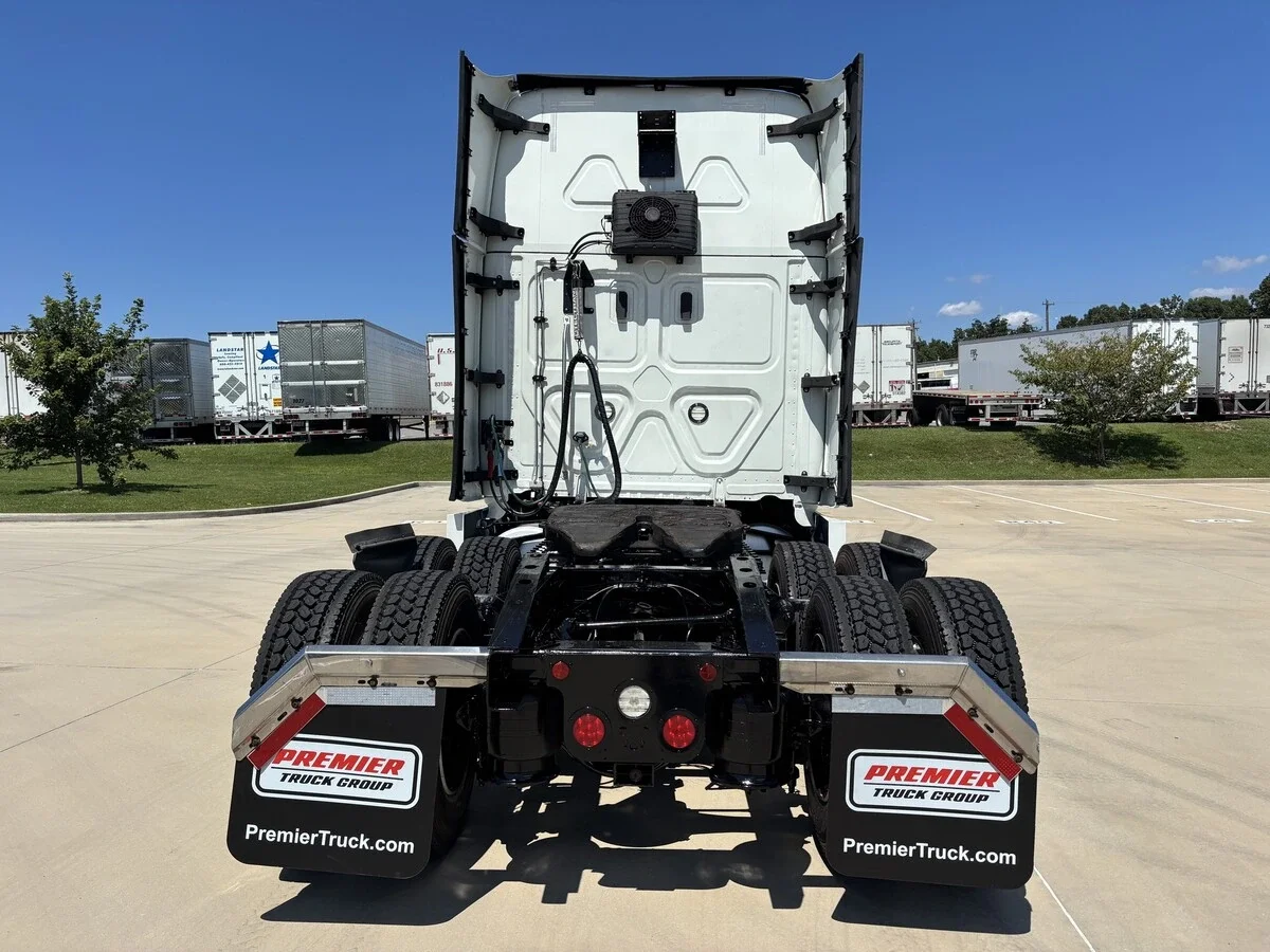 2022 Freightliner Cascadia — photo 12