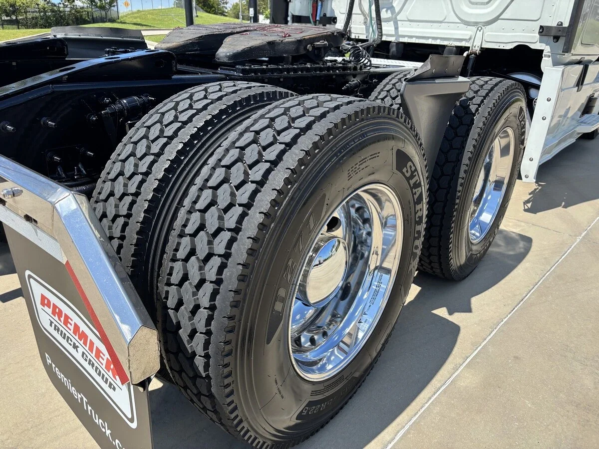 2022 Freightliner Cascadia — photo 10