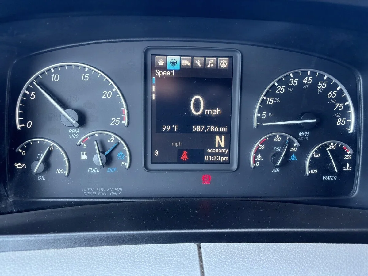 2022 Freightliner Cascadia — photo 30