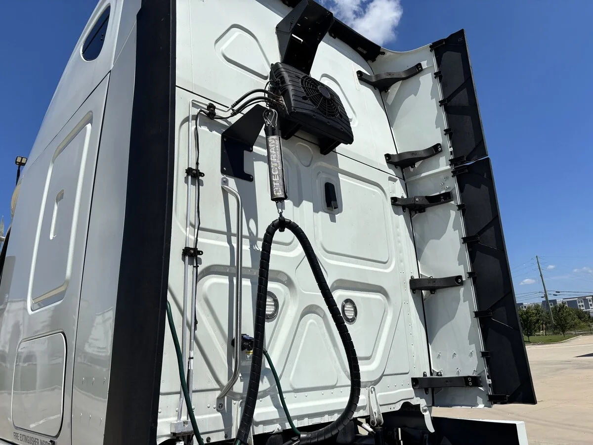 2022 Freightliner Cascadia — photo 17