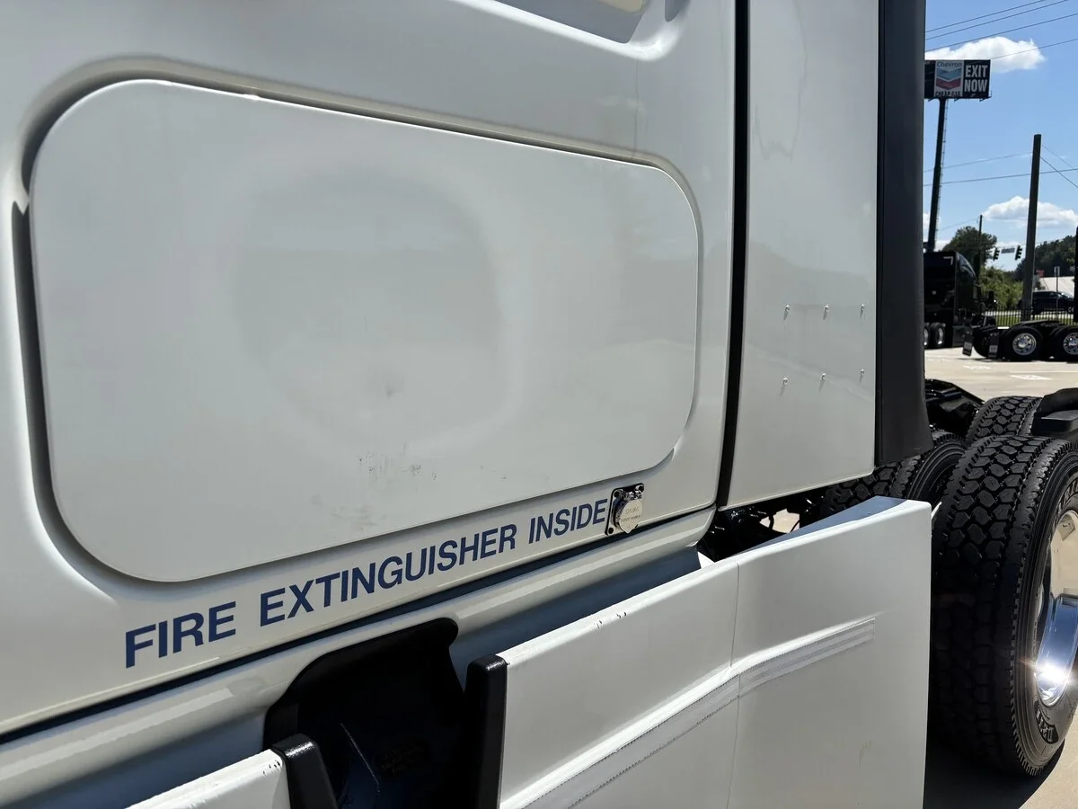 2022 Freightliner Cascadia — photo 22