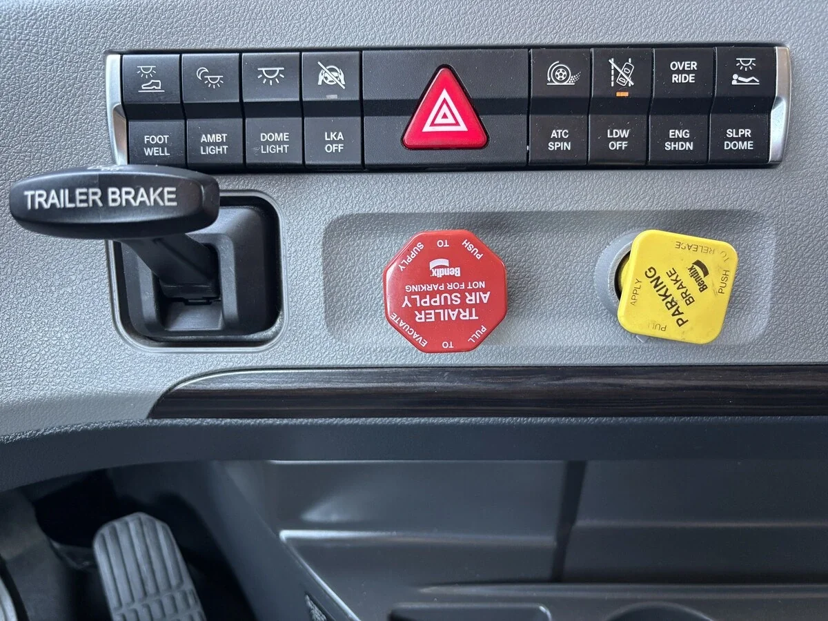 2022 Freightliner Cascadia — photo 34