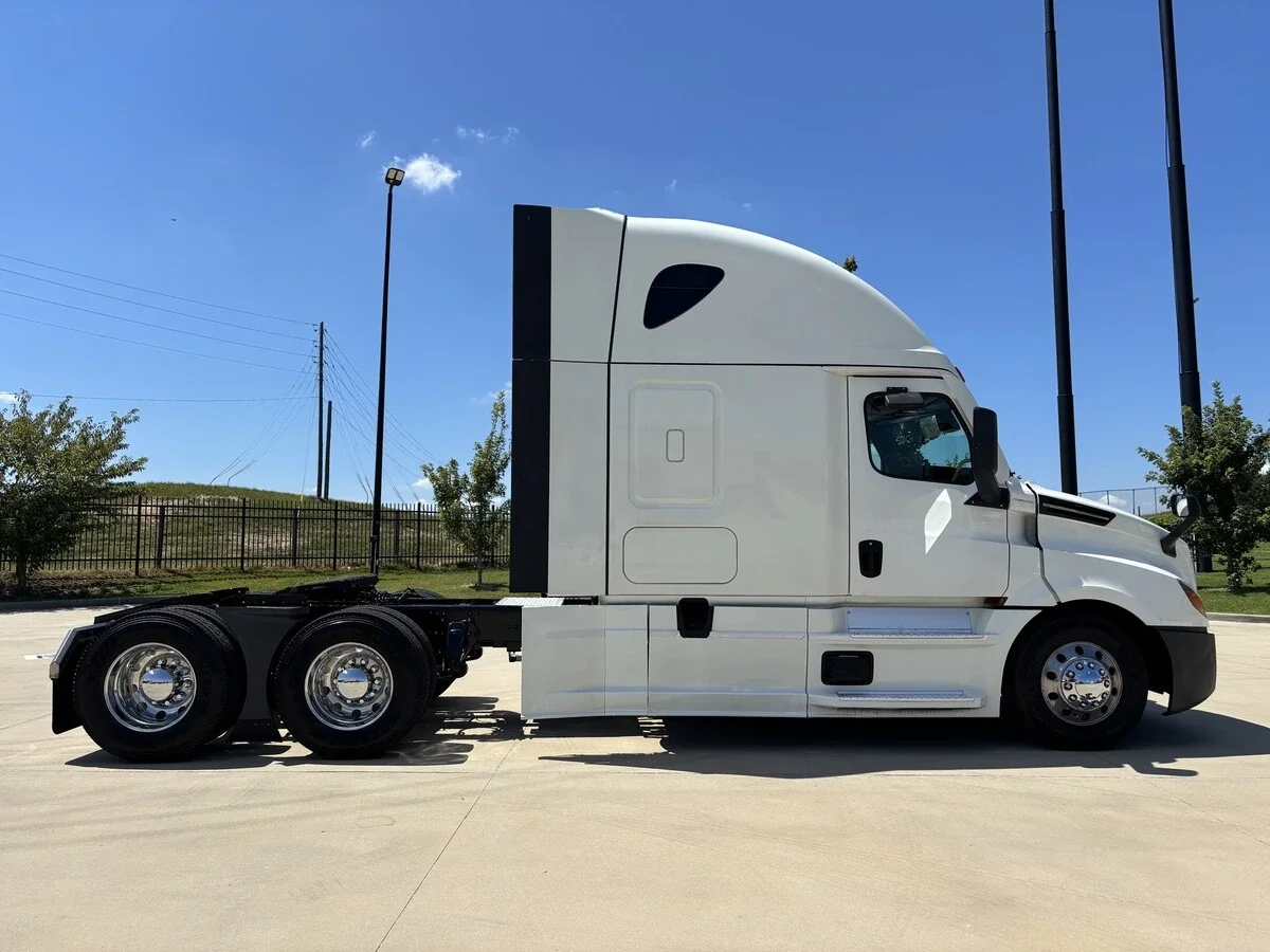 2022 Freightliner Cascadia — photo 4