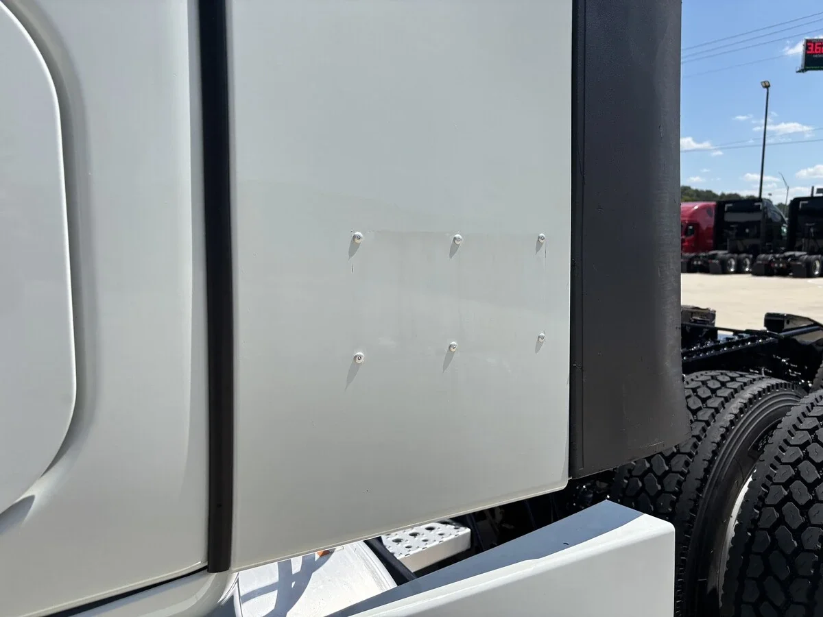 2022 Freightliner Cascadia — photo 23