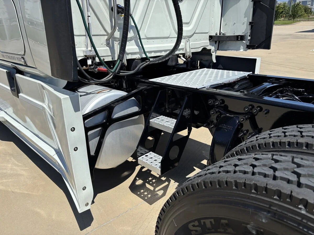2022 Freightliner Cascadia — photo 16
