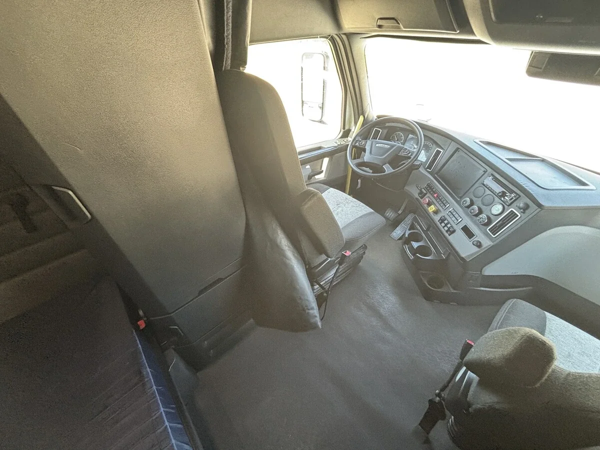 2022 Freightliner Cascadia — photo 42