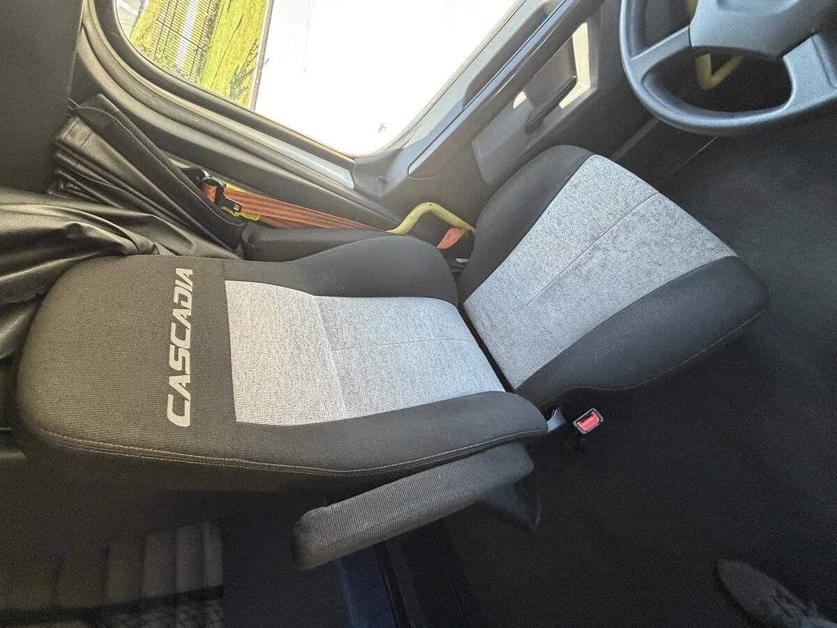 2022 Freightliner Cascadia — photo 46