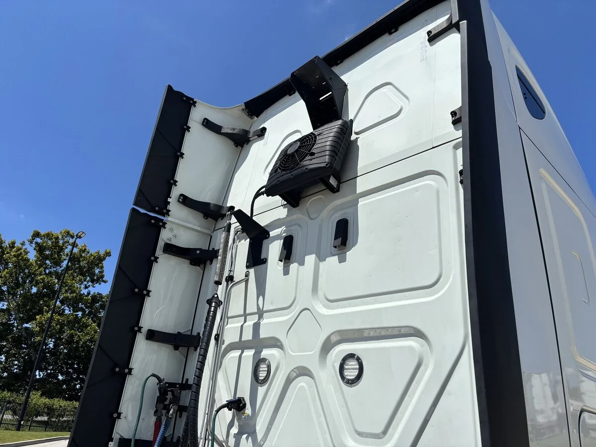 2022 Freightliner Cascadia — photo 9
