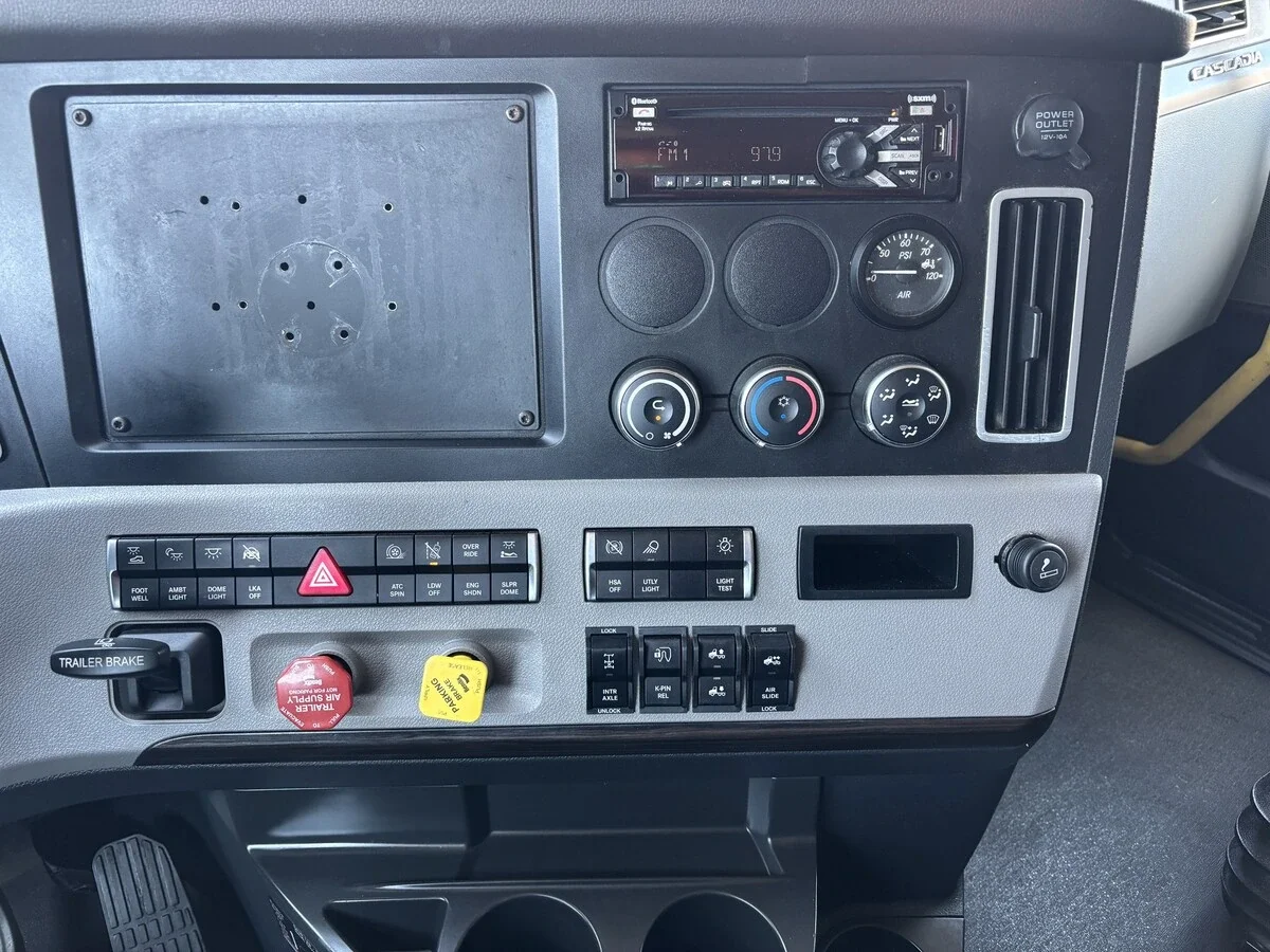2022 Freightliner Cascadia — photo 31