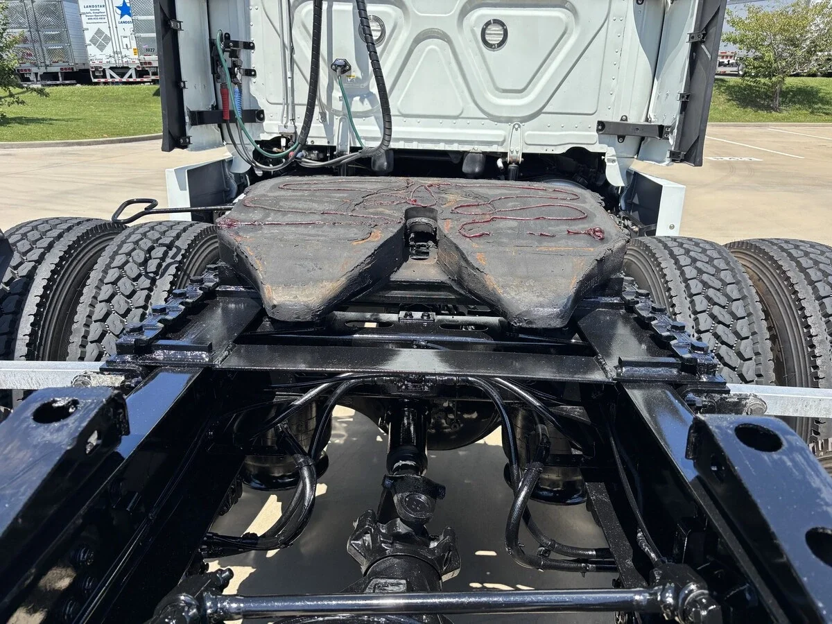 2022 Freightliner Cascadia — photo 14