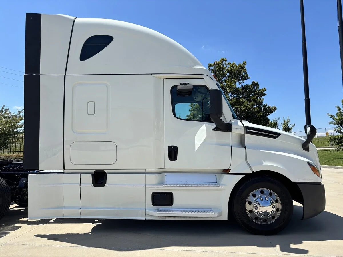 2022 Freightliner Cascadia — photo 3