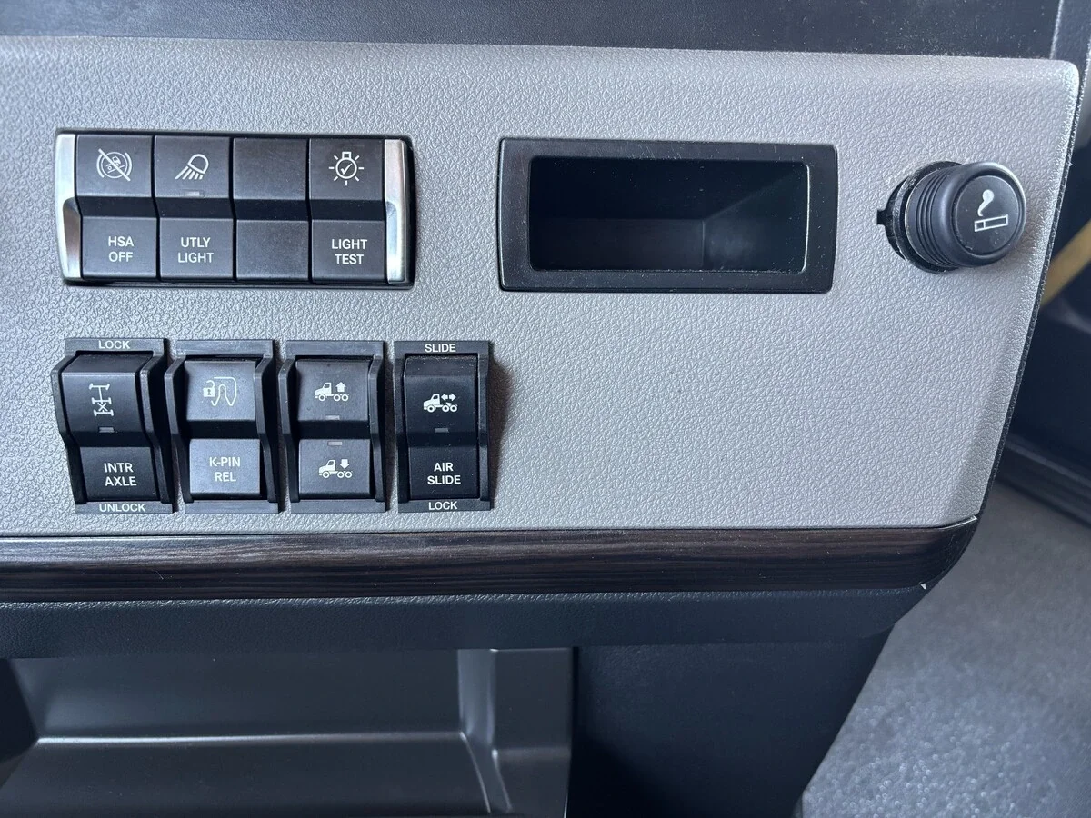 2022 Freightliner Cascadia — photo 33