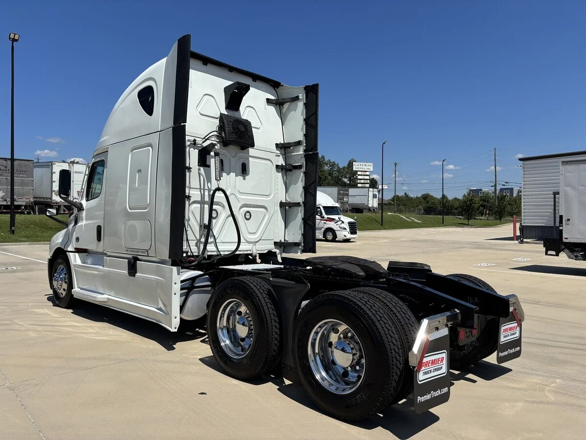 2022 Freightliner Cascadia — photo 19