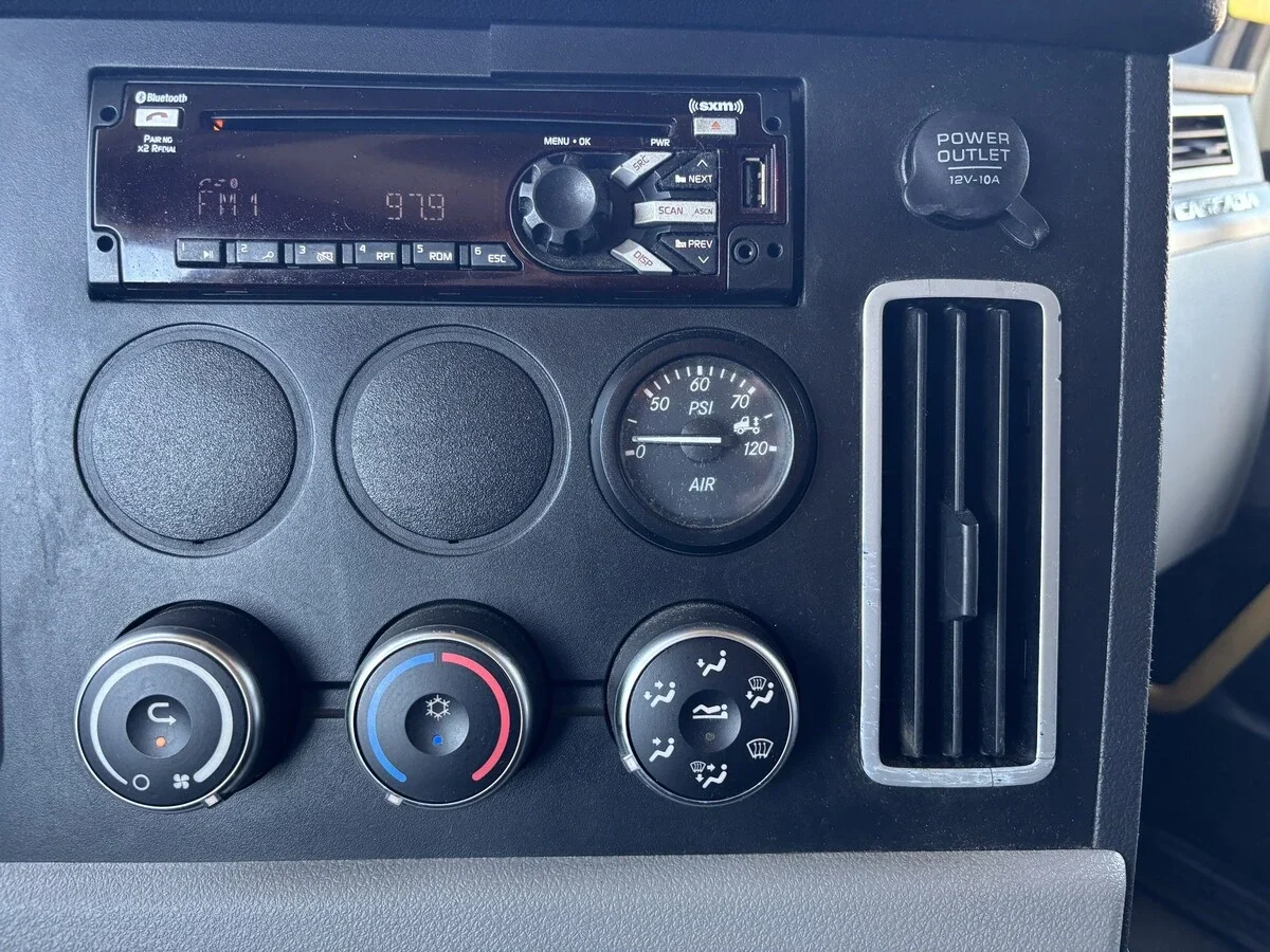 2022 Freightliner Cascadia — photo 32