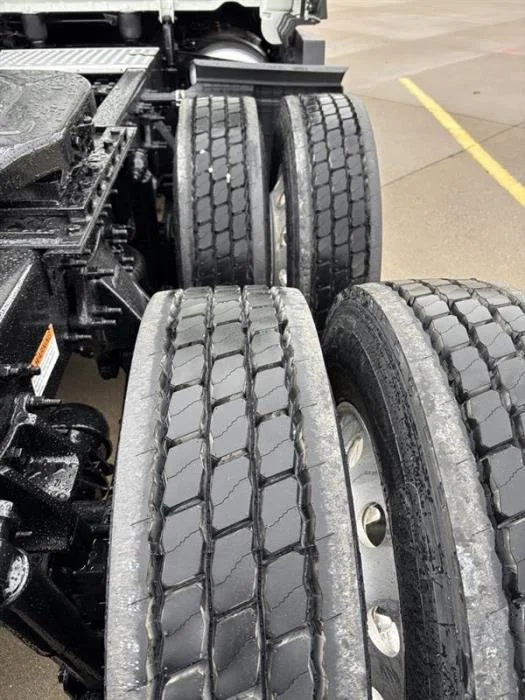 2023 Freightliner Cascadia - image 12