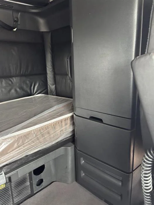 2023 Freightliner Cascadia - image 16