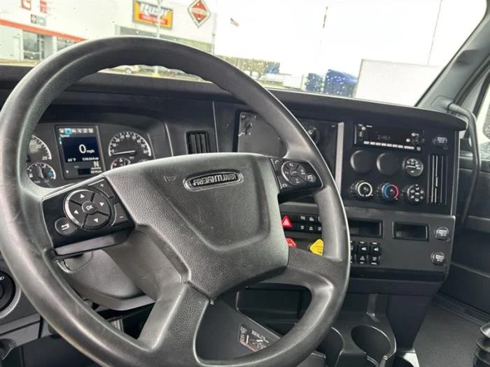 2023 Freightliner Cascadia - image 18