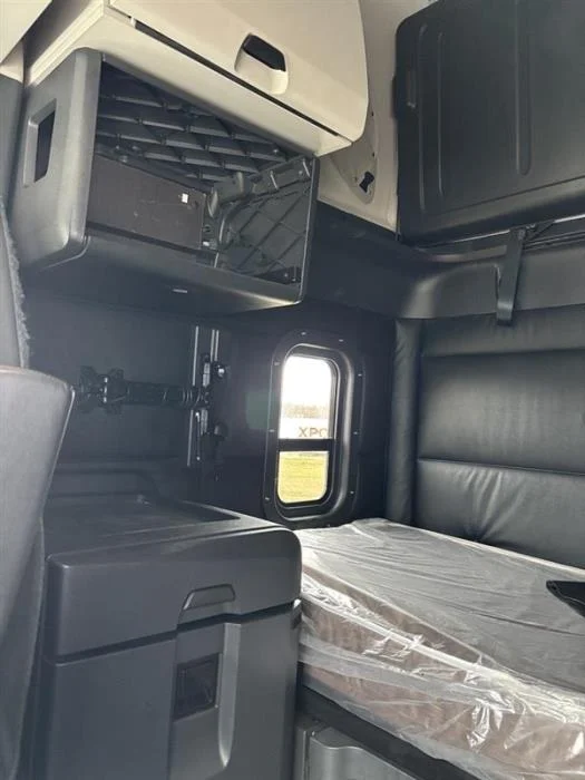 2023 Freightliner Cascadia - image 15