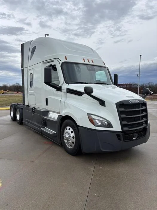 2023 Freightliner Cascadia - image 4